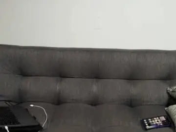 Chaturbate Live Sex Cam of midgettripod1