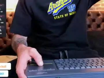 Chaturbate Live Sex Cam of damian_bulls