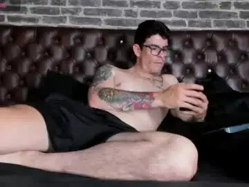 Chaturbate Live Sex Cam of damian_bulls