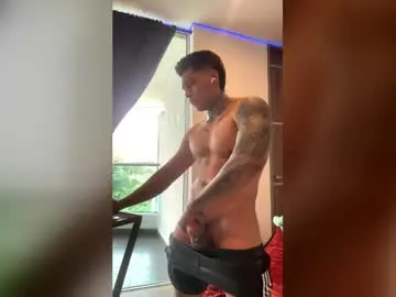 Chaturbate Live Sex Cam of dominiofit
