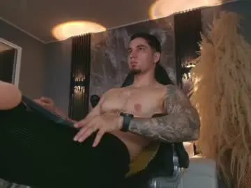 Chaturbate Live Sex Cam of camiloalvarezzz3