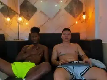 Chaturbate Watch Live Sex Cams of yulian_23