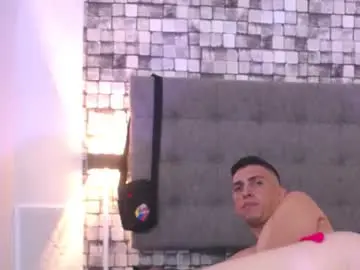 Chaturbate Live Sex Cam of dereck_smithh