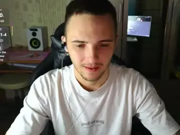 Chaturbate Live Sex Cam of golden_boyyy21