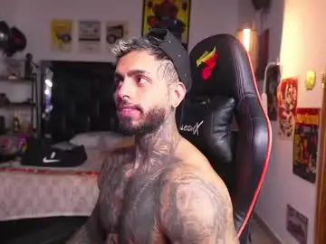 Chaturbate Live Sex Cam of logan_hugh8