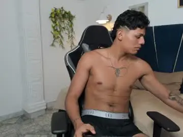 Chaturbate Live Sex of valerio_cum18