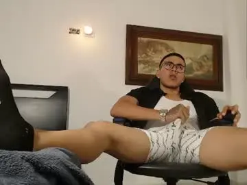 Chaturbate Live Sex Cam of alejandrocock23