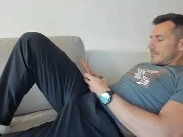 Chaturbate Best live sex cam show of roberto4ever