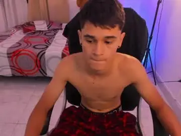 Chaturbate Nude Webcam of aron_boyy