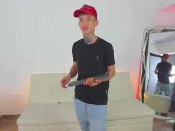 Chaturbate Free Live Porn of darwin_stark