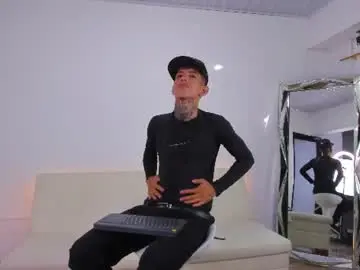 Chaturbate Free Porn Cam of darwin_stark