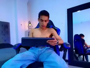 Chaturbate Live Sex Cam of tommy_west_