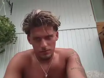 Chaturbate Live Sex Cam of roberto_twink1