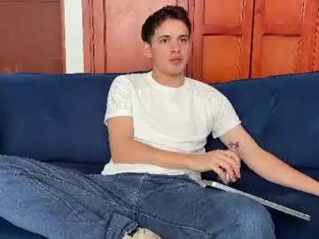 Chaturbate Live Sex Cam of liam_enzho