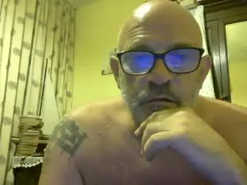 Chaturbate Live Sex Cam of f1zzeek
