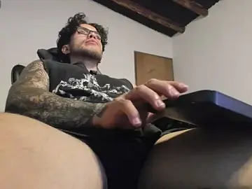 Stripchat Live Sex Cam of LucianSinclair