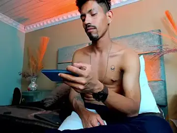 Stripchat Nude Webcam of NoaahTylor