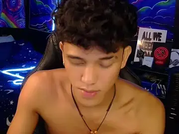 Stripchat Watch Live Sex Cams of hugekenbigcock