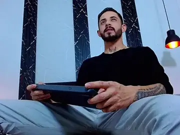 Stripchat Free Porn Cam of Erick_Wall