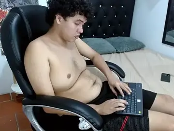 Stripchat Sex Cam of ethan_cortes