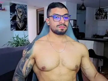 Stripchat Live Sex Cam of Michael_Diamond