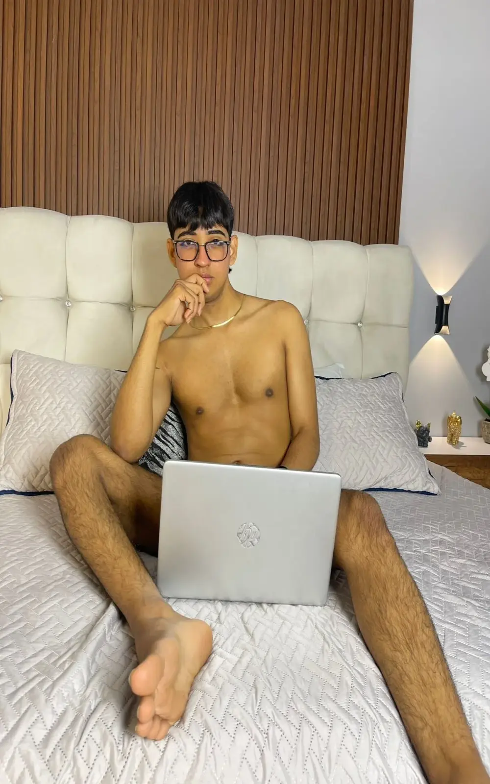 Dark_hairy_
