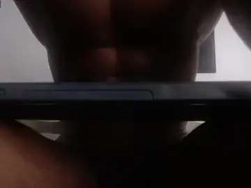 Stripchat Sex Cam of drake_brwon_23