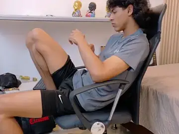 Stripchat Sex Cam of Zayn_Fox32