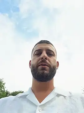 Stripchat Live Sex Cam of Pablo_Hornyguy95