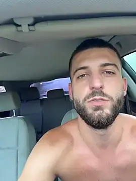 Stripchat Free Porn Cam of Pablo_Hornyguy95