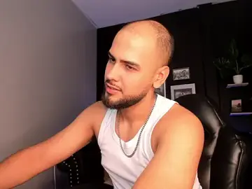 Stripchat Sex Cam of Marcus_Soler