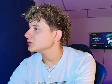 Stripchat Live Porn of Nathan_Bluee