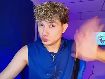 Stripchat Watch Live Sex Cams of Nathan_Bluee