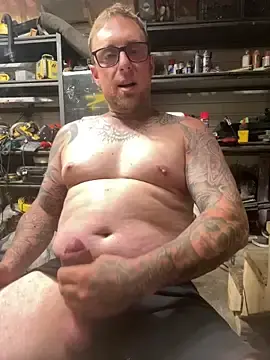 Stripchat Free Porn Cam of WIDBIGWHITECOCK