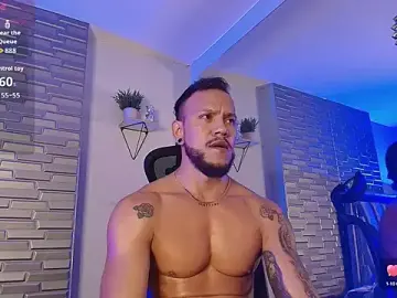 Stripchat Live Sex Cam of ARON_TAYLER01