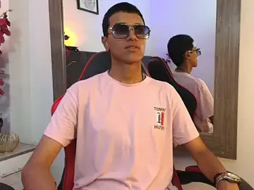 Stripchat Live Sex Cam of Alan_Colthon