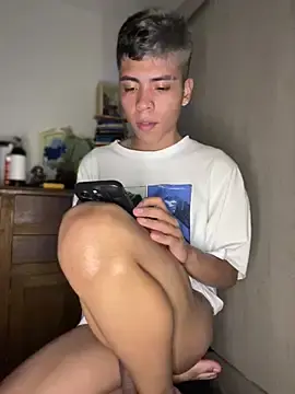 Stripchat Adult Webcams of MaxiWildd