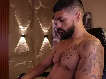 Stripchat Free Live Porn of DannSaenz
