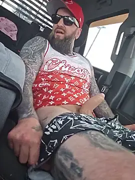 Stripchat Live Sex Cam of Beardedtattood