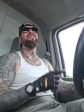 Stripchat Free Porn Cam of Beardedtattood