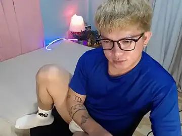Stripchat Free Porn Cam of Fuckboii_intown