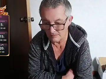 Stripchat Sex Cam of daddy_man
