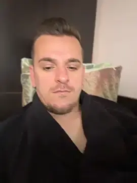 Stripchat Adult Webcam of Huge_cock22cm