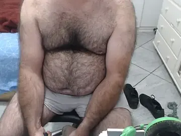 Stripchat Live Sex Cam of MysterBearMG