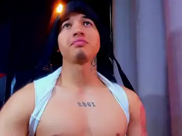 Stripchat Free Porn Cam of rocoo_santos
