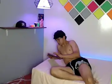 Stripchat Free Live Porn of axel_rose20