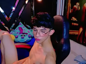 Stripchat Free Porn Cam of LiamHeatx