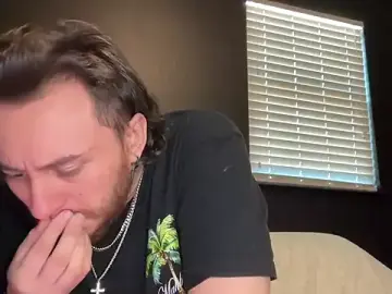 Stripchat Free Porn Cam of Mikecloudyhawk