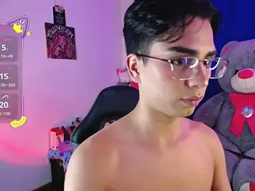 Stripchat Sex Cam of OwenBluee