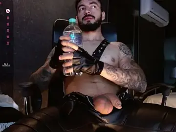 Stripchat Live Sex Cam of MarkWalker__